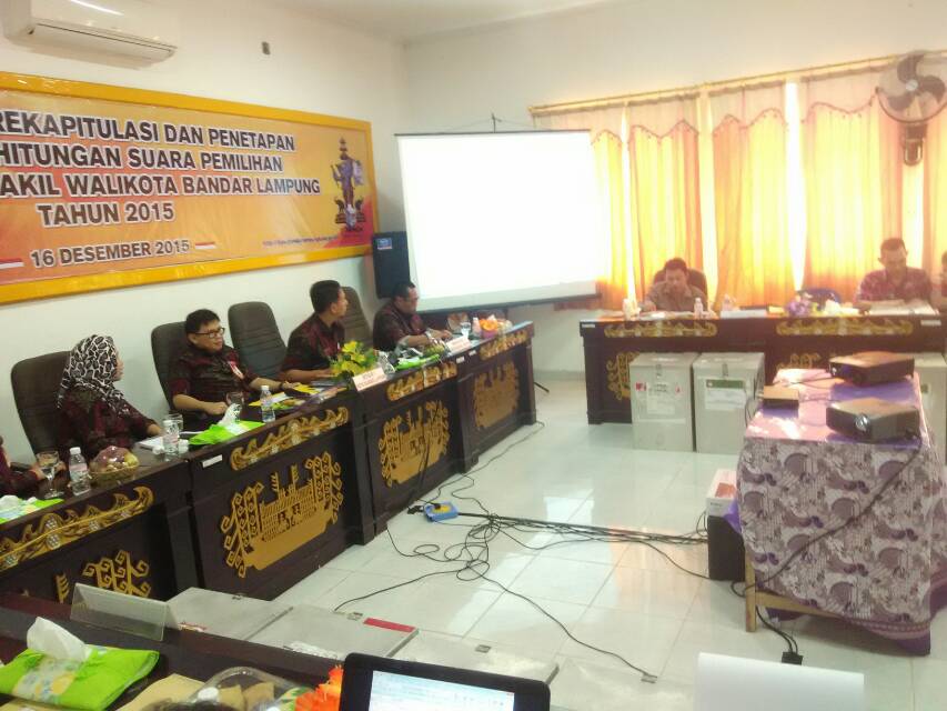 rekapitulasi-kpu-bandar-lampung_20151216_153227.jpg