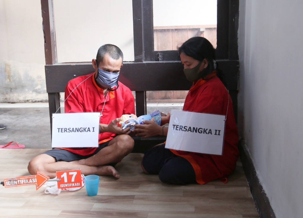 rekonstruksi-pembunuhan-bayi-di-bandar-lampung-2.jpg