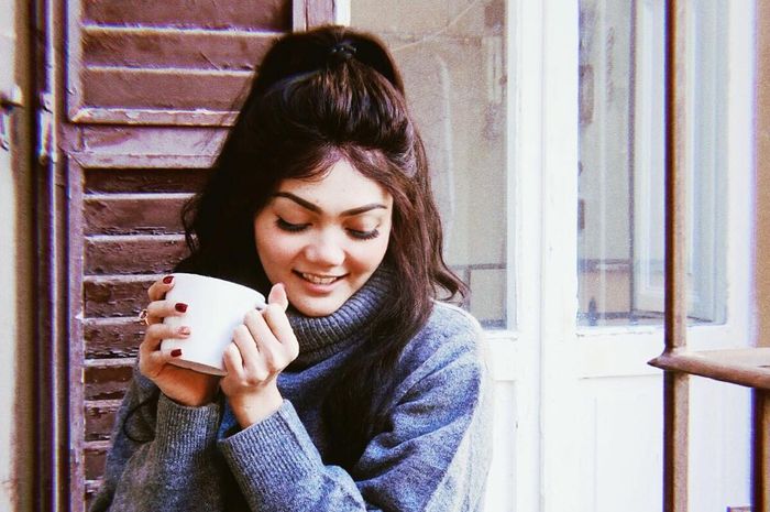 Diserang Netizen Perkara Face Shield, Jawaban Rina Nose Dibela Luna Maya