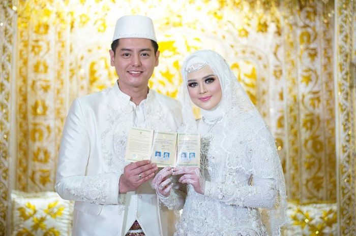 Sudah Resmi Menikah, Lihat Momen Kocak Roger Danuarta dan Cut Meyriska Saat Coba Foto Selfie