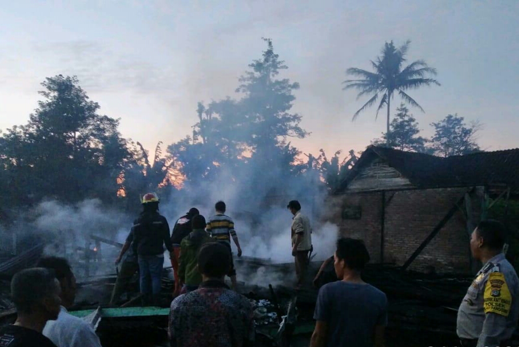 Mesin Giling Kopi hingga Alat Kesehatan Jadi Korban Amukan Api yang Melalap Rumah Kontrakan Bidan