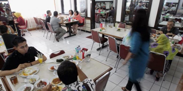 rumah-makan-padang_20160526_151004.jpg