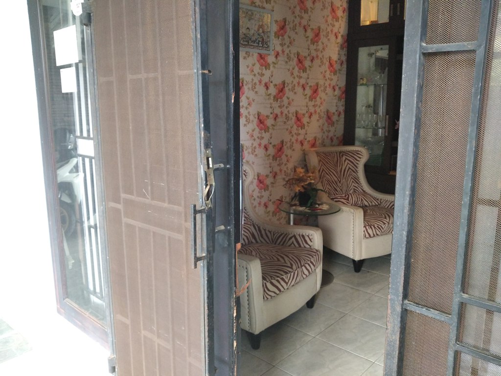 rumah-perwira-polisi-di-way-halim-permai-dibobol-maling-2.jpg