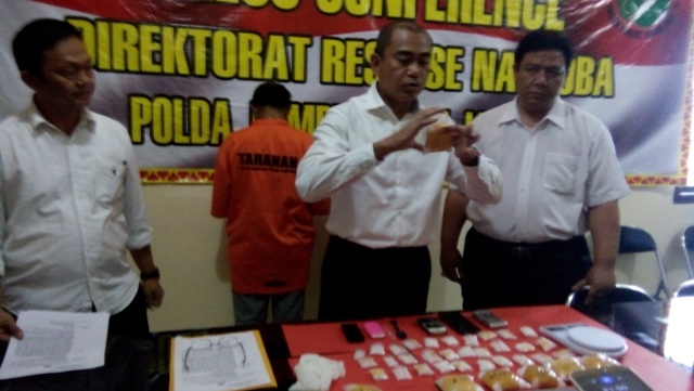sabu-sabu-senilai-1-miliar-di-mapolda-lampung_20180226_191821.jpg