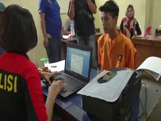 salah-satu-pemuda-terduga-pemerkosa_20170908_185027.jpg