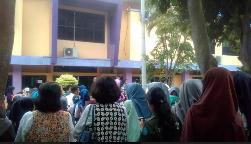 Mahasiswa Berhamburan, Sambungan Listrik di Gedung FKIP Unila Terbakar