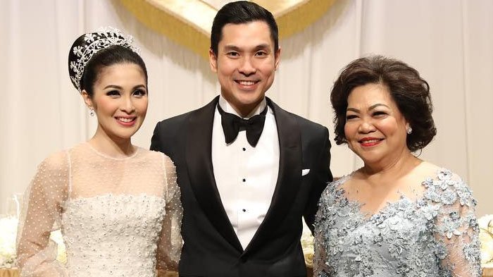 Postingan Ini Bongkar Perlakuan Ibu Mertua kepada Sandra Dewi