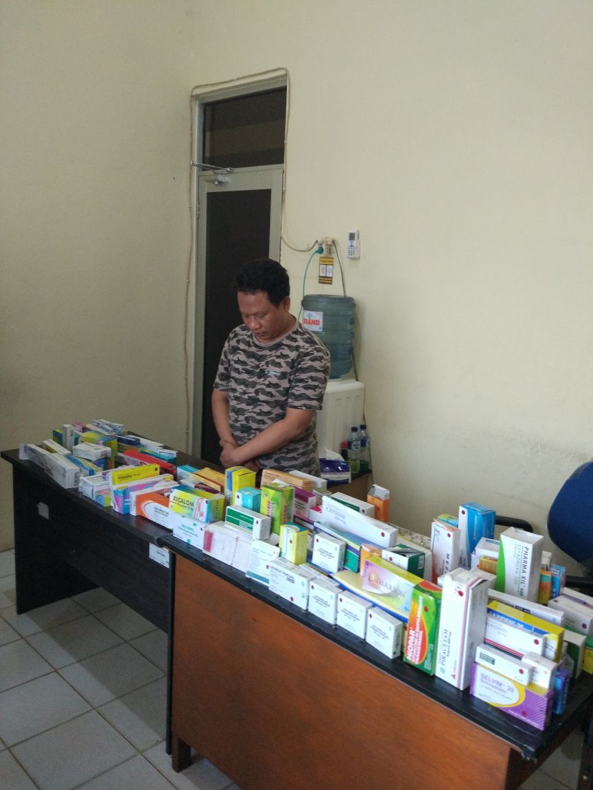 sarmo-simpan-obat-keras_20180311_201424.jpg