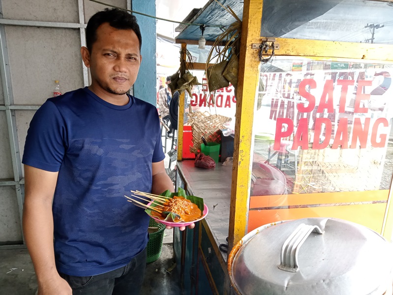 sate-dan-soto-padang-ajo-yus.jpg