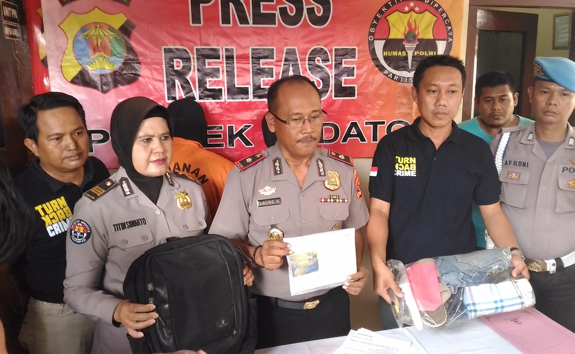 BREAKING NEWS - Beraksi Subuh, Satpam MBK Gasak Rp 80 Juta dari Laci Kantor Chandra Mart