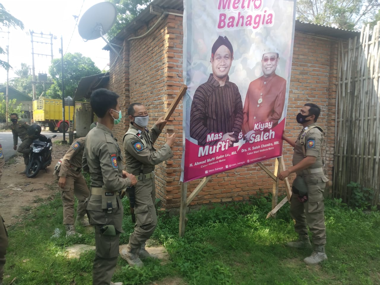 KPU Bolehkan Warga Tertibkan APS Paslon Pilkada Metro 2020