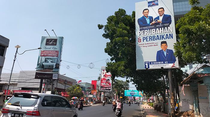 sejumlah-baliho-dan-reklame-yang-memperlihatkan-foto-Anies-Baswedan-dan-AHY.jpg