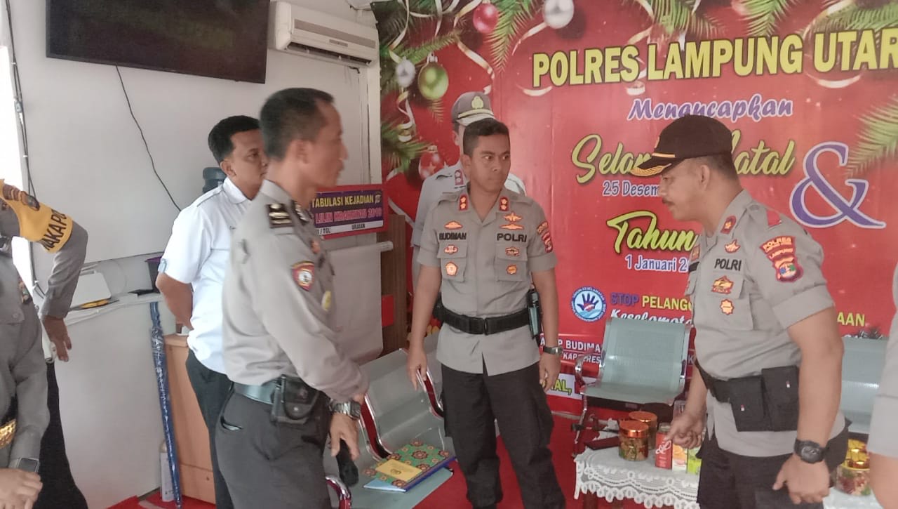 semangati-personel-tugas-kapolres-lampura-dan-istri-pantau-pos-pengamanan-dan-pelayanan.jpg