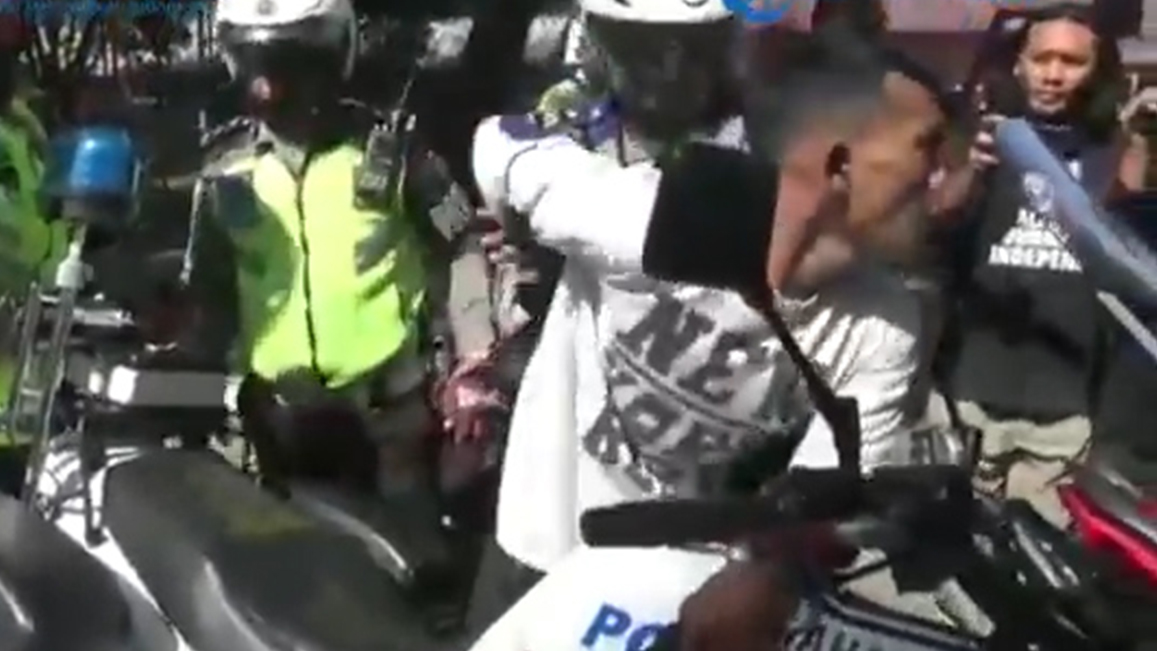 Video Viral Pemuda Nekat Melarikan Motor yang Sudah Ditilang Polisi