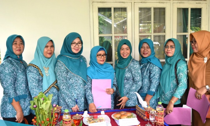 septi-istiqlal-membuka-secara-resmi-lomba-aneka-olahan-ikan.jpg