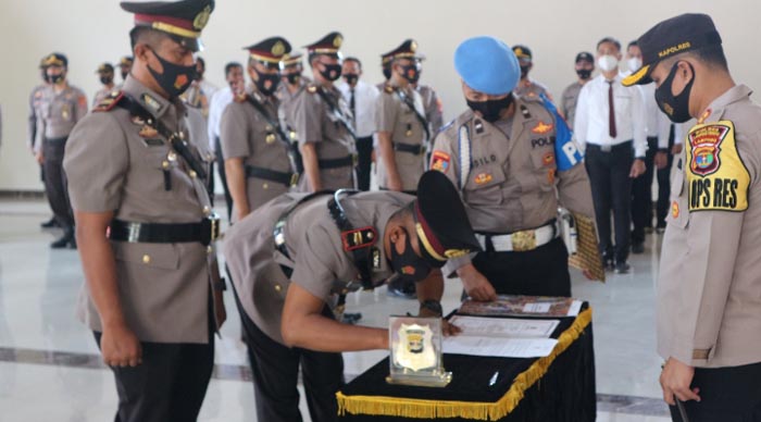 sertijab-perwira-di-polres-lampung-tengah-kapolres-ingatkan-jajaran-bekerja-secara-maksimal.jpg