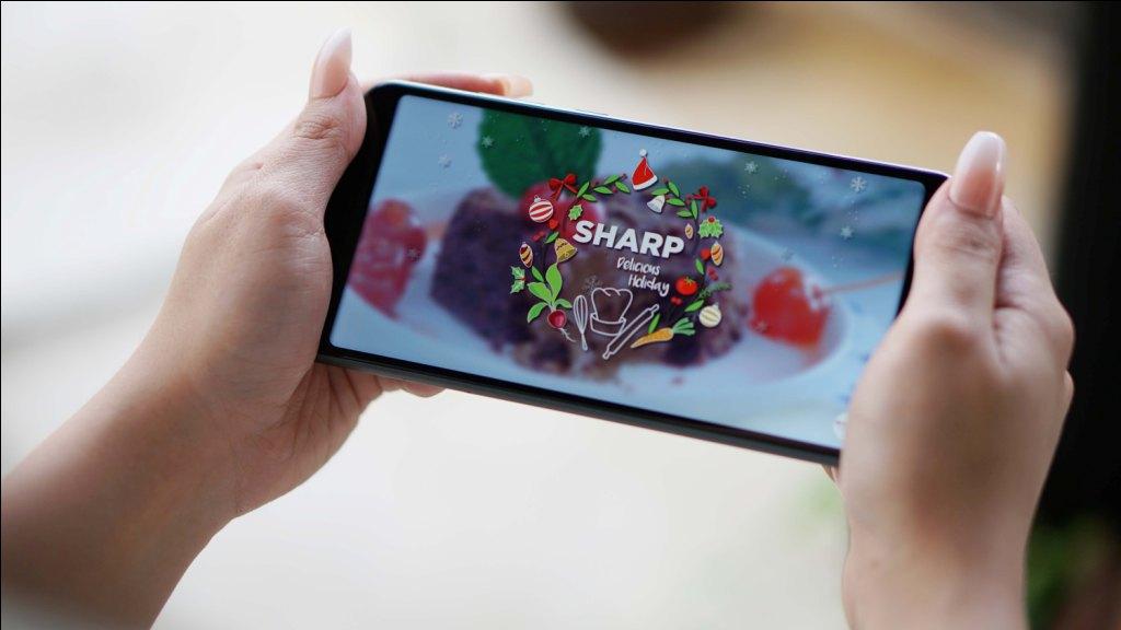 SHARP Indonesia Ramaikan Pasar Ponsel Pintar dengan SHARP Aquos V
