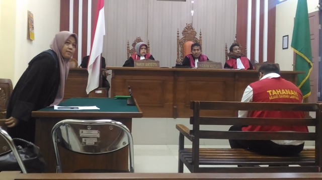 Dituntut 10 Tahun dan Denda Rp 1 Miliar, Michael Mulyadi Menangis