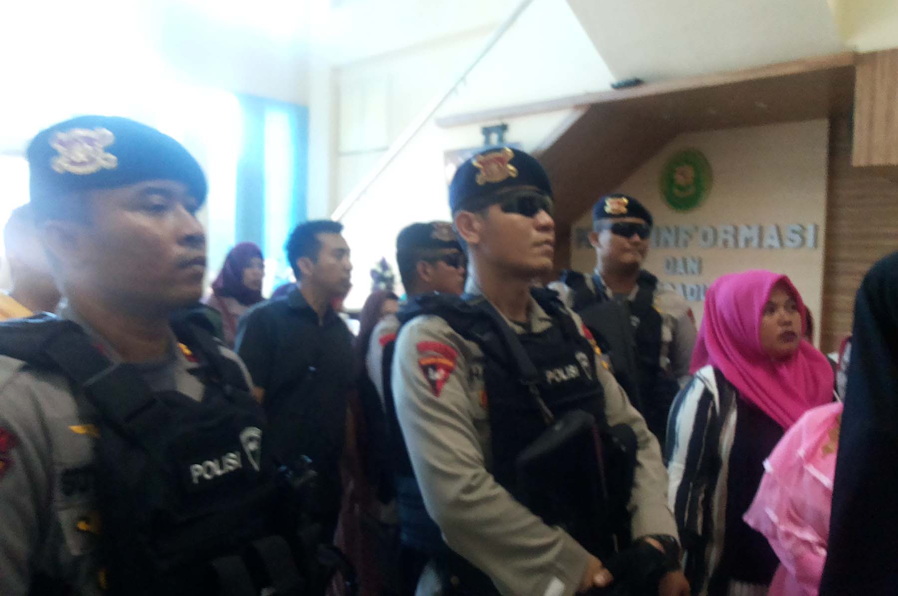 BREAKING NEWS: Puluhan Brimob Kawal Ketat Sidang Bambang