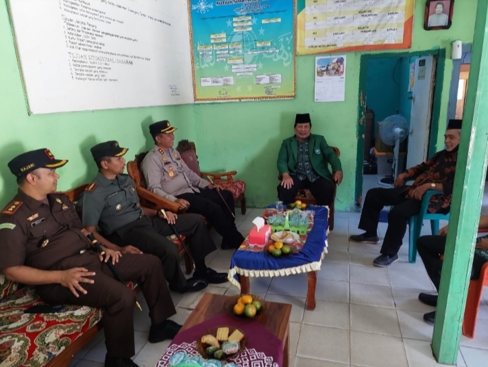 silaturahmi-kapolres-lambar-dengan-pengurus-pc-nu-pesisir-barat.jpg