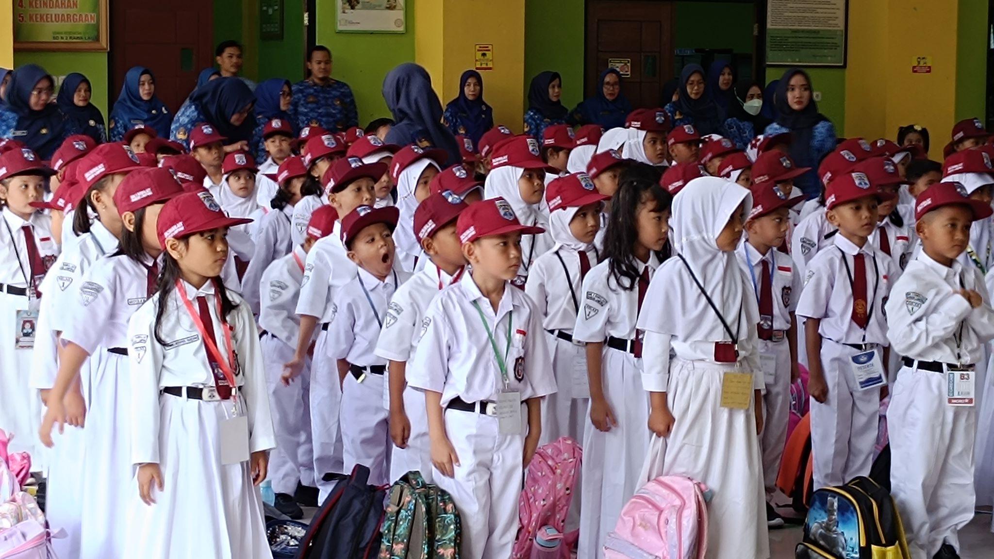 siswa-baru-ikut-MPLS-SD-Rawa-Laut.jpg