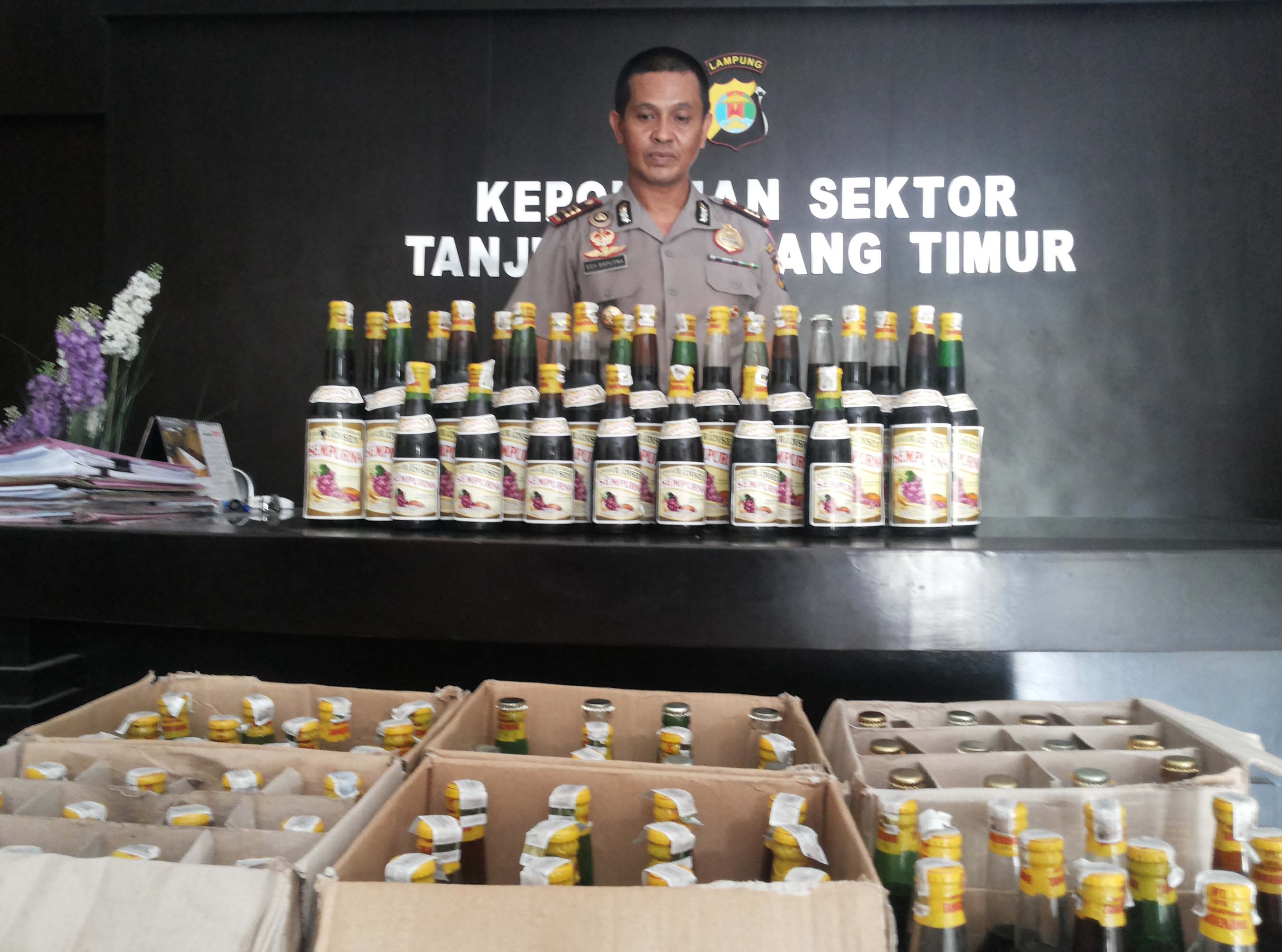 BREAKING NEWS: Polsek Tanjungkarang Timur Sita 88 Botol Miras