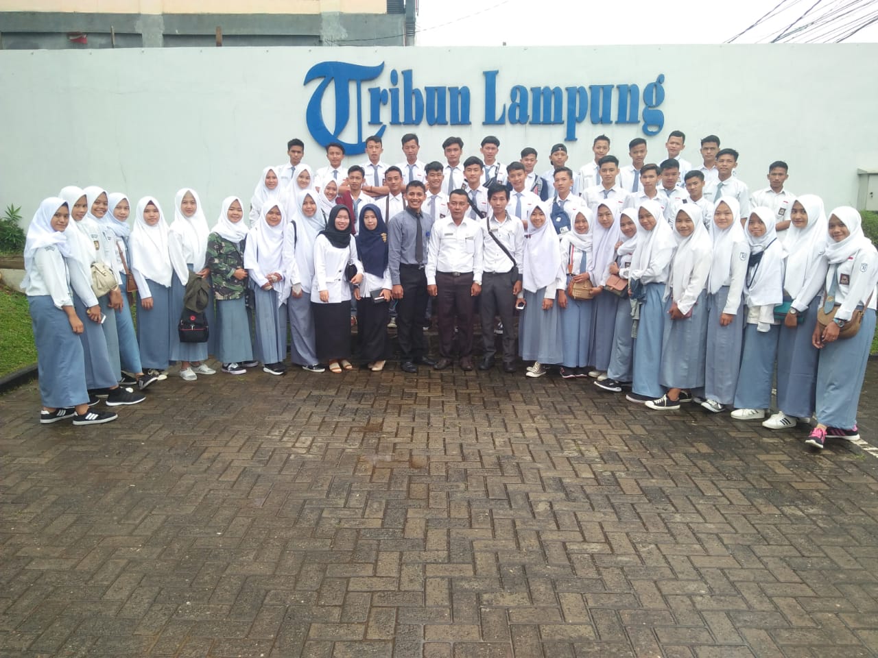 SMA 1 Cukuh Balak Tanggamus Berkunjung ke Tribun Lampung