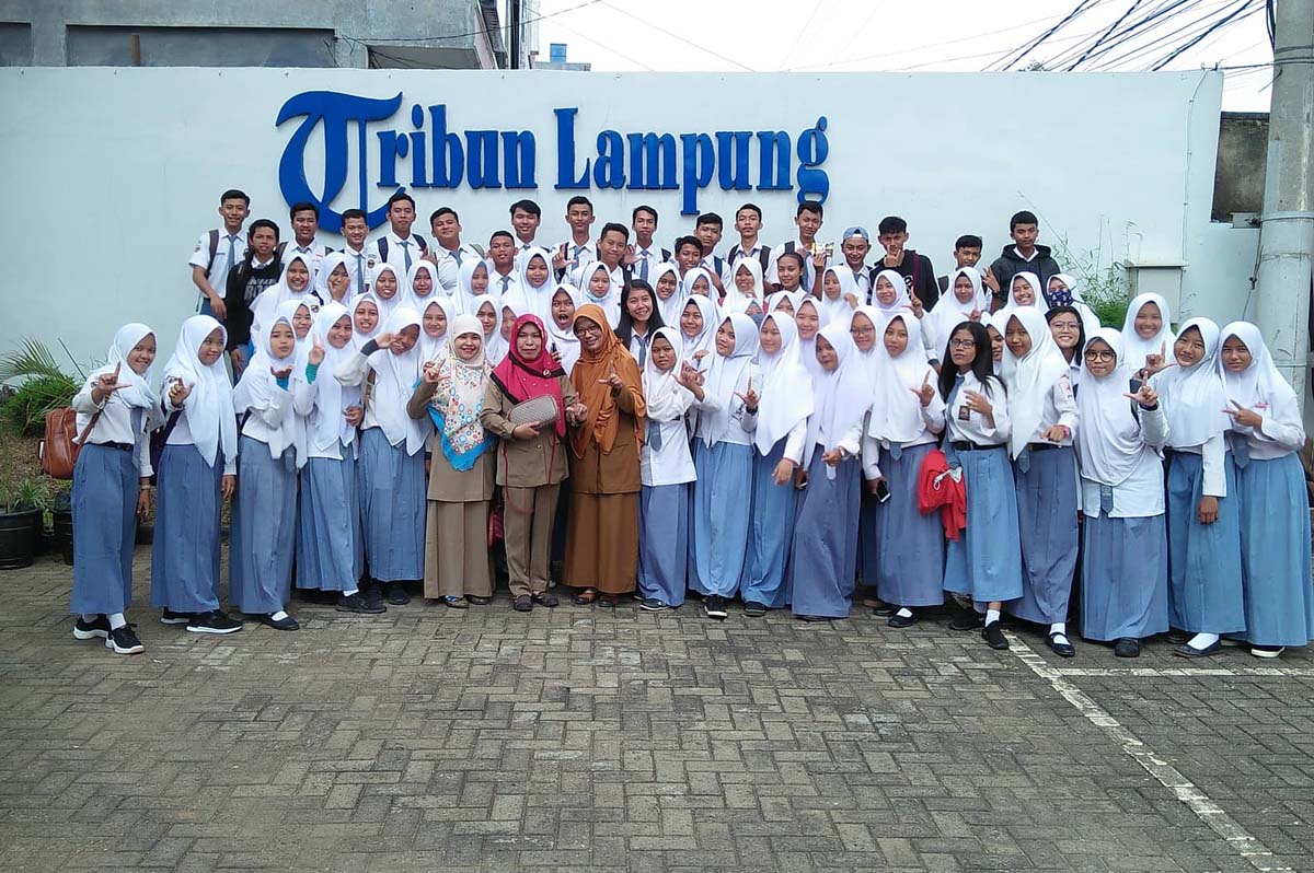 120 Siswa SMAN 1 Tanjung Bintang Belajar Jurnalistik di Tribun Lampung
