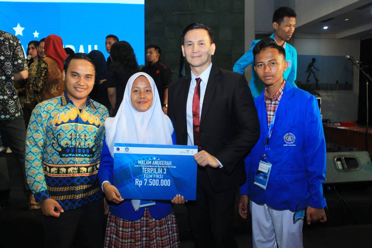smk-yadika-pagelaran-sabet-juara-3-gelar-karya-film-pelajar.jpg