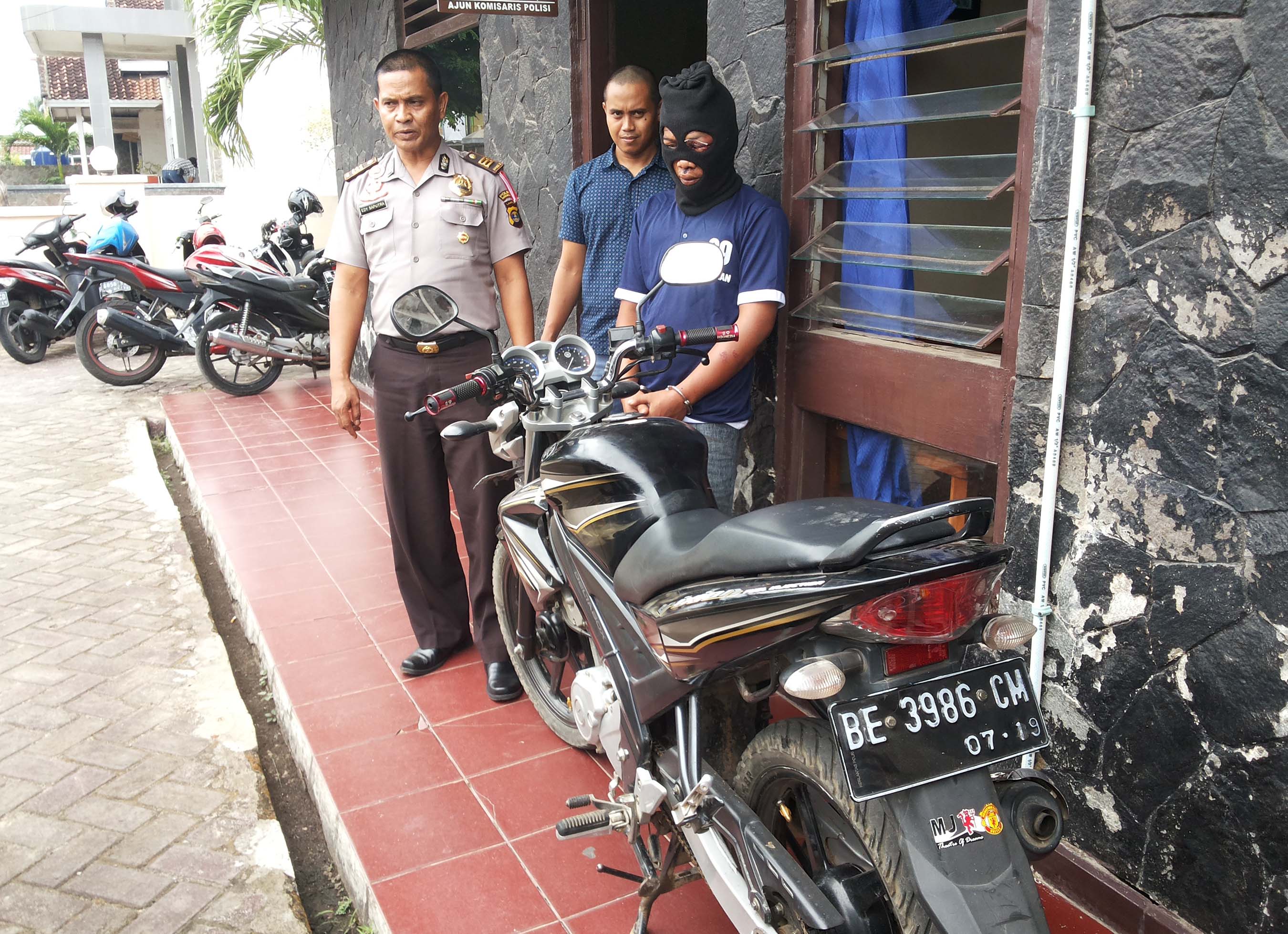 Kepergok Curi Motor, Sopir Angkot Babak Belur Dihakimi Massa