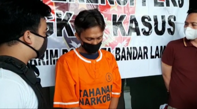 Seorang Sopir Angkot Mencuri Uang Penumpangnya