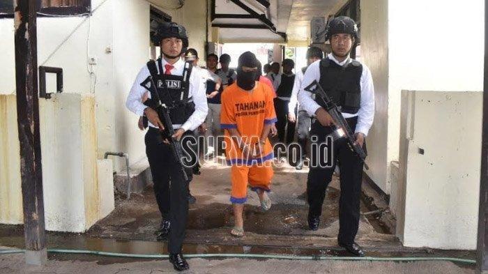 suami-bejat-sodorkan-istri-buat-lunasi-utang-ke-teman-polisi-temukan-video-mesum.jpg