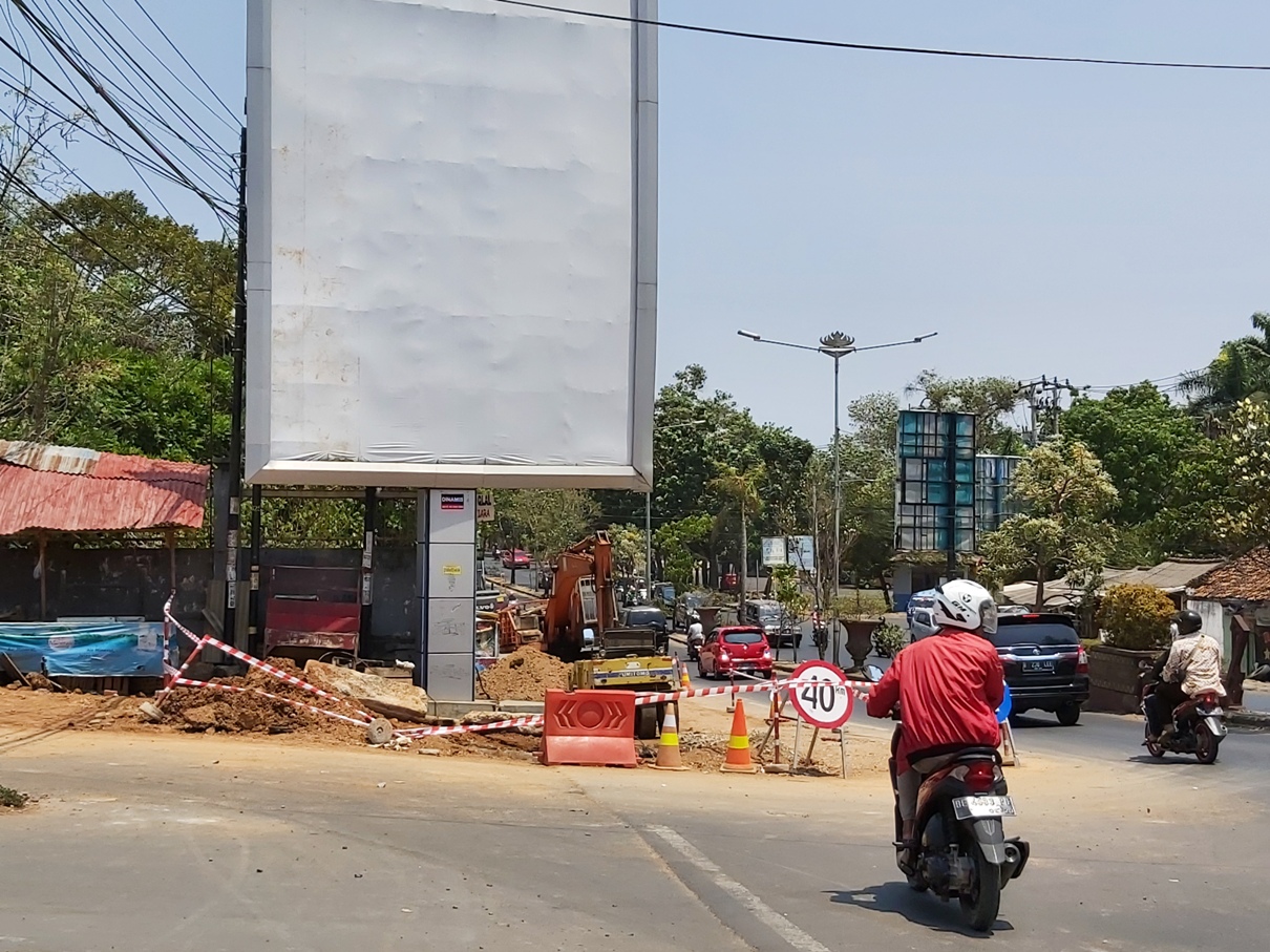 sudah-berlangsung-2-pekan-lebih-proyek-galian-jalur-pipa-spam-bandar-lampung-tak-kunjung-selesai.jpg