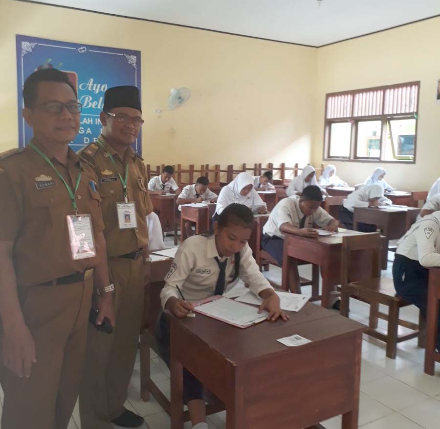 Kasihan, Bukan Model UNBK Murid Murid di Lampura Ujian Gunakan Metode Jadul Ini