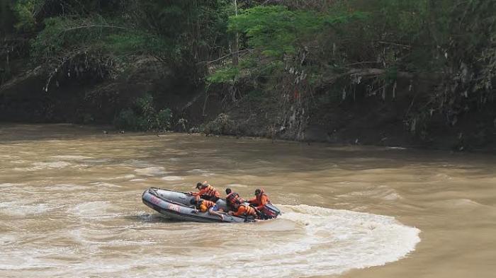 Seorang Pria Ditemukan Tewas Mengambang di Bengawan Solo