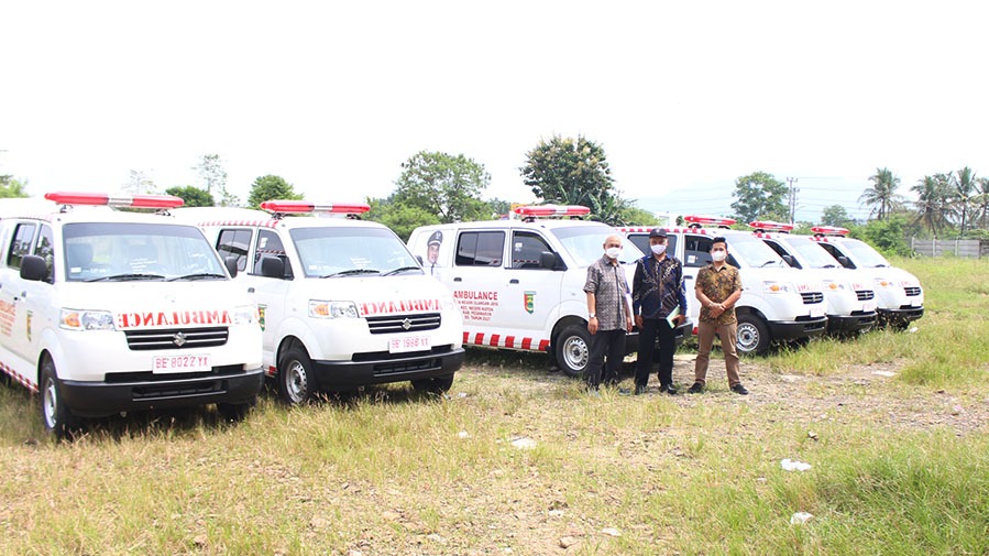 Suzuki Persada Menyerahkan 6 Unit Ambulance Suzuki APV untuk Desa di Kabupaten Pesawaran