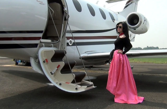 syahrini-jet-pribadi_20150808_114349.jpg