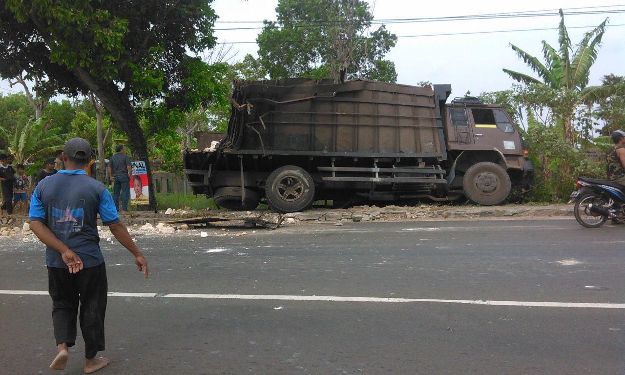 Truk Tabrak Truk di Jalinsum Kalianda, Begini Kondisinya
