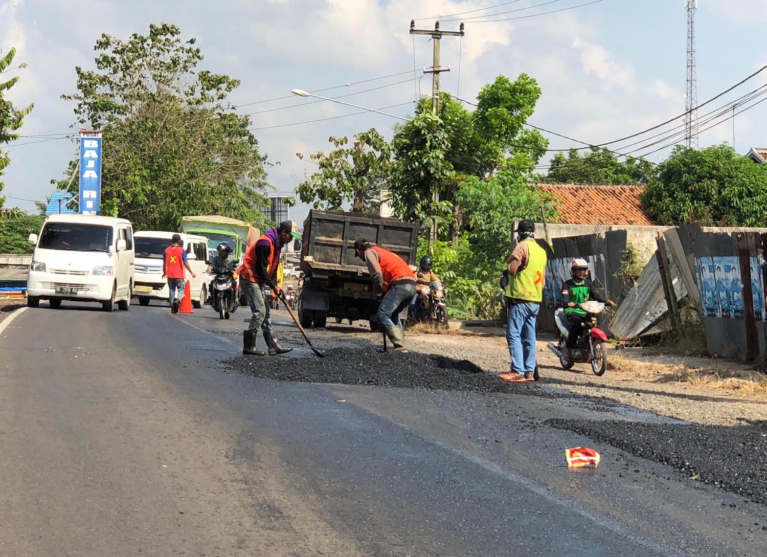 Pengendara Mengeluh Tambal Sulam Tidak Rata: Kayak Naik Kuda Jalannya Gak Rata