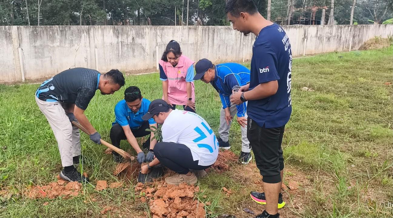 PLN UP3 Metro Wujudkan Komitmen Hijau Melalui Penanaman Pohon Buah - Tribunlampung.co.id