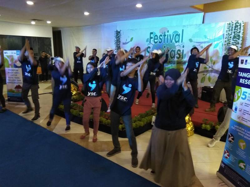 Kader-kader Youth Sanitation Camp Menari