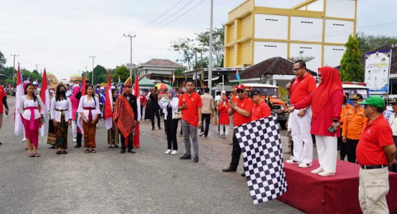 Penjabat Bupati Mesuji Sulpakar Buka Pawai Seni Dan Budaya Dalam Rangka HUT ke-77 RI