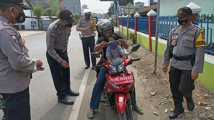 tekan-penyebaran-covid-19-di-pringsewu-polisi-kampanyekan-3-m-di-jalan-protokol.jpg