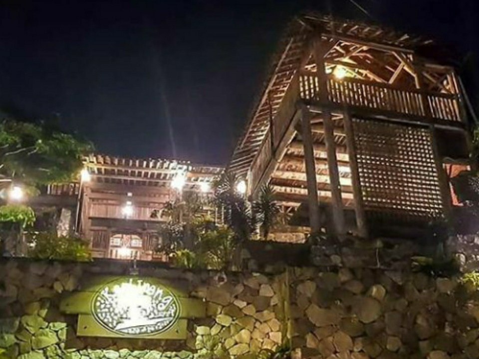 tempat-wisata-di-bandung-nikmati-kopi-dari-ketinggian-rumah-joglo-di-kopi-ireng.jpg