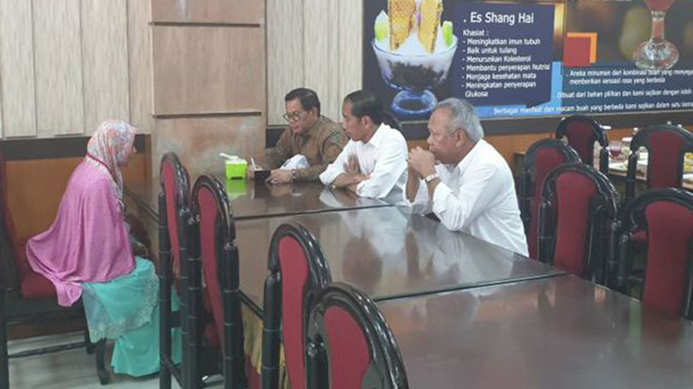 temui-jokowi-seorang-diri-masalah-ibu-warga-lamsel-lampung-ini-langsung-tuntas.jpg