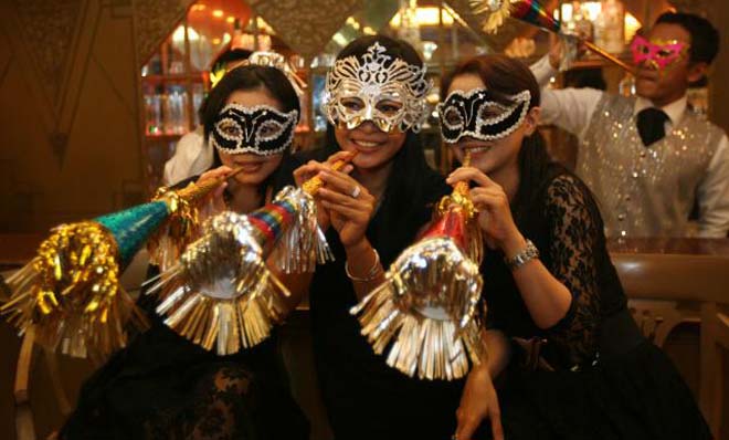 Identik dengan Tahun Baru, Benarkah Tiup Terompet Bisa Tularkan Penyakit Kanker Mulut?