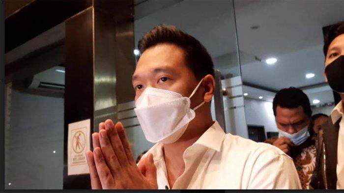 Jadi Tersangka Video Syur, Michael Yukinobu Defretes Dikenai Wajib Lapor