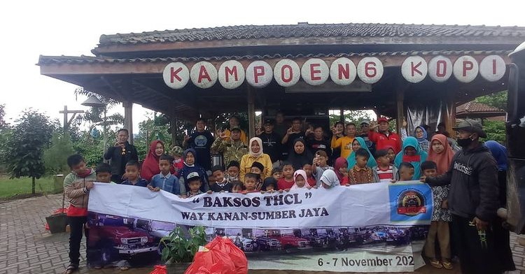 THCL Bagikan 40 Paket Sembako Yatim Piatu di Lampung Barat