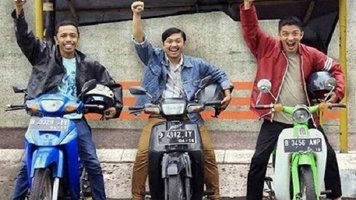 Naik Motor Butut di Tukang Ojek Pengkolan, Lihat Tunggangan Asli 3 Pemain Utama TOP