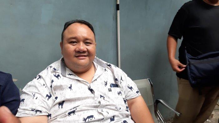 Rony Dozer Dikabarkan Meninggal Sendirian di Rumah, Istri Buka Suara